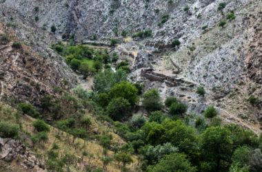 Dirt road into the Kadvan Valley