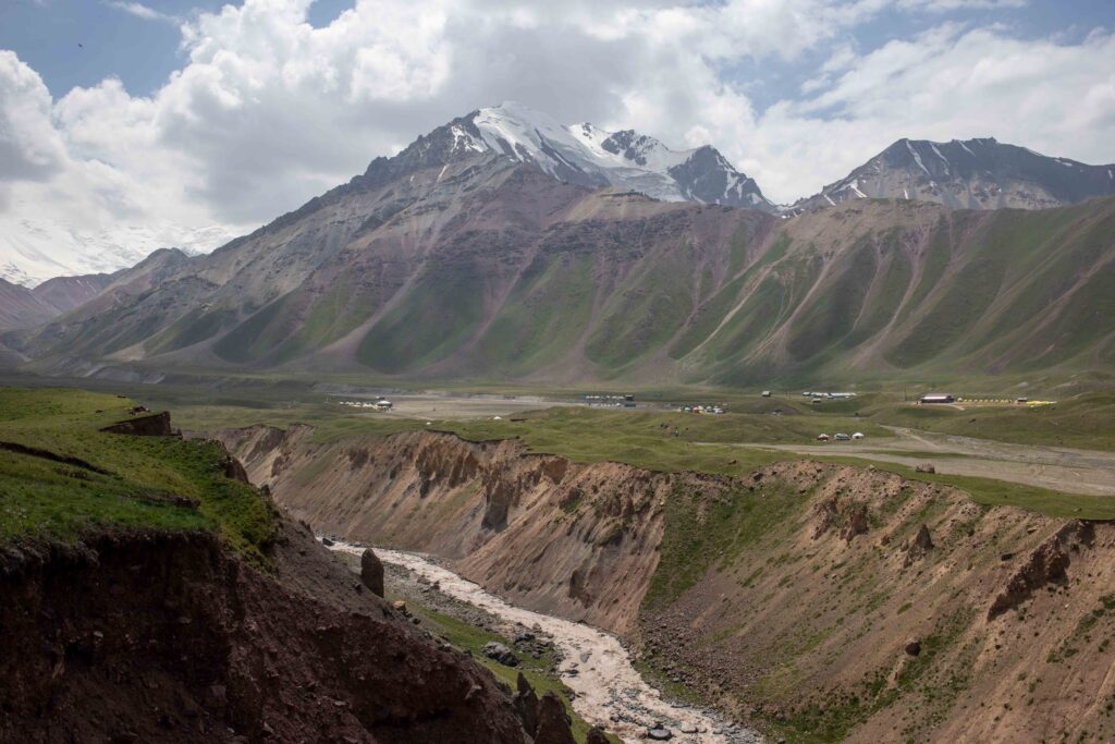 Achik Tash Yurt Camps as seen from the trail to the Tulpar-Köl Panorama