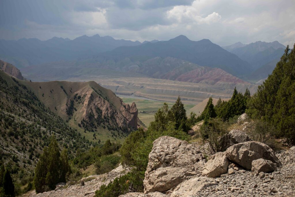 Kezhige Kol Trail Leading up to the lake