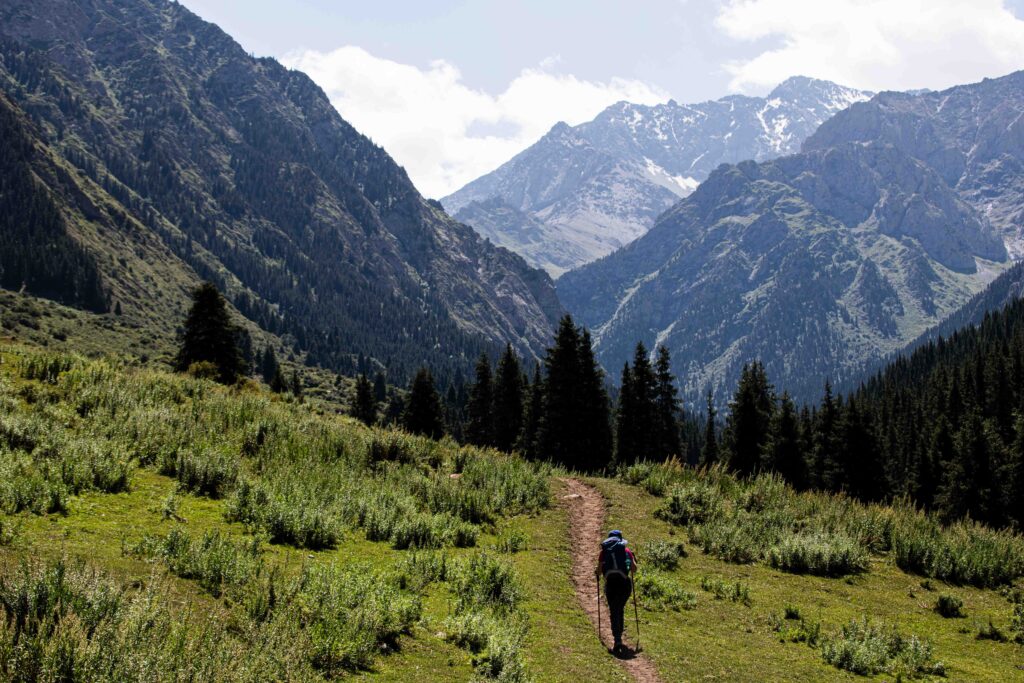 Trail climbing to Shaar Waterfall